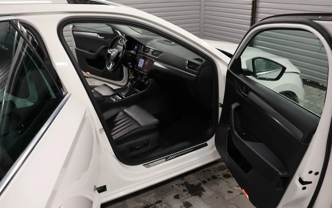 Skoda Superb cena 78999 przebieg: 152000, rok produkcji 2018 z Hel małe 172